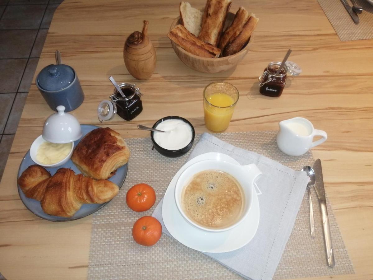 La Maison D'Elise Bed & Breakfast Dollon ภายนอก รูปภาพ